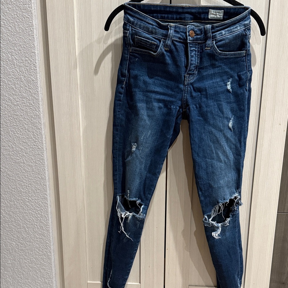Trendy Distressed Women's Skinny Jeans in Dark Blue